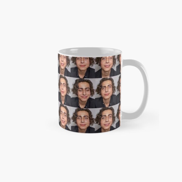 Aidan Gallagher Taza clásica