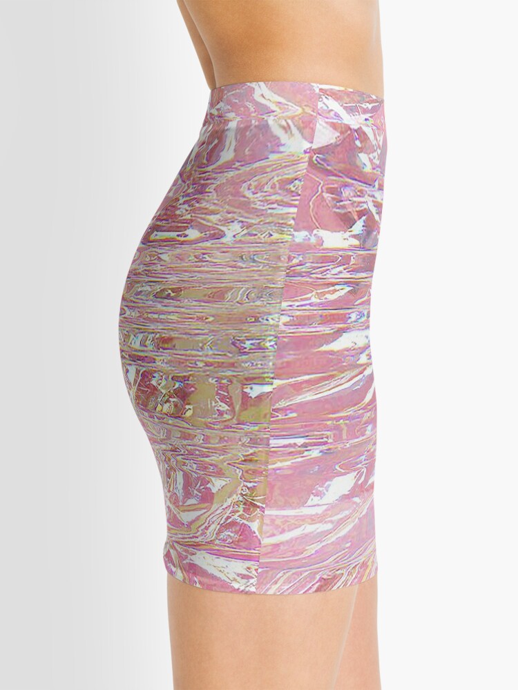 Holographic wrap outlet skirt