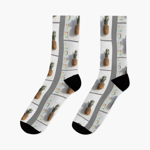 Artikelvorschau, Love Pineapple Design entworfen und verkauft von VandJStore.