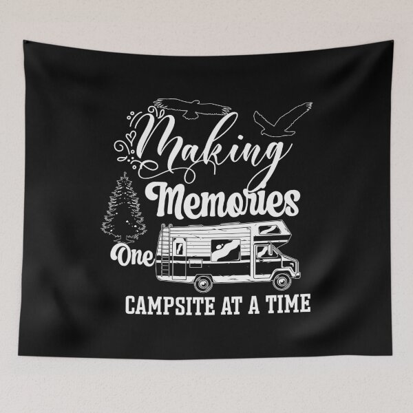 Artikelvorschau, Erinnerungen einen Campingplatz nach dem anderen machen T-Shirt entworfen und verkauft von Perfectstyles.