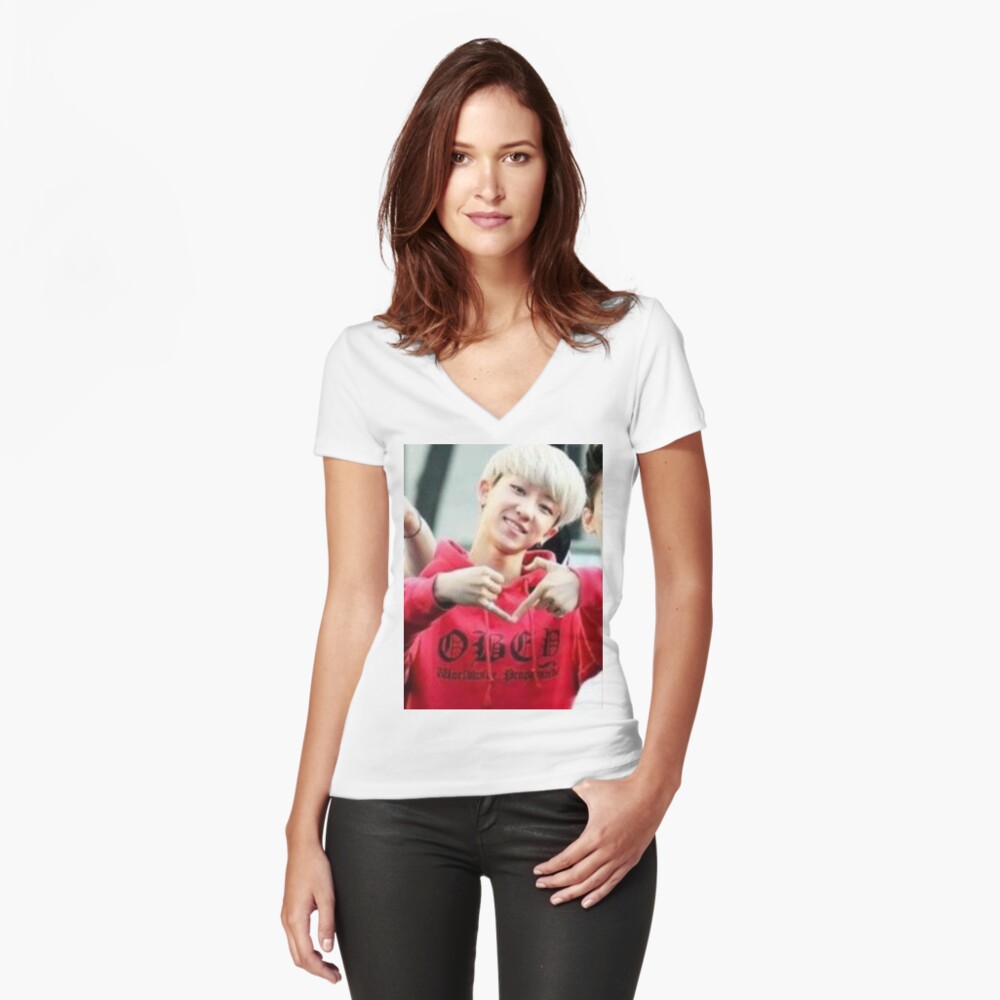 Die8 Tailliertes T-Shirt mit V-Ausschnitt