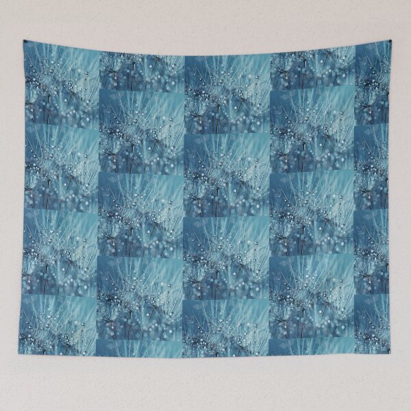 Aperçu de l'œuvre Vêtements et articles ménagers Blue Winter Dew créée et vendue par Taharat Tazrin.
