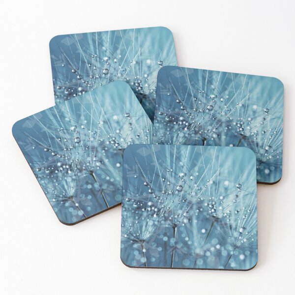 Aperçu de l'œuvre Vêtements et articles ménagers Blue Winter Dew créée et vendue par Taharat Tazrin.