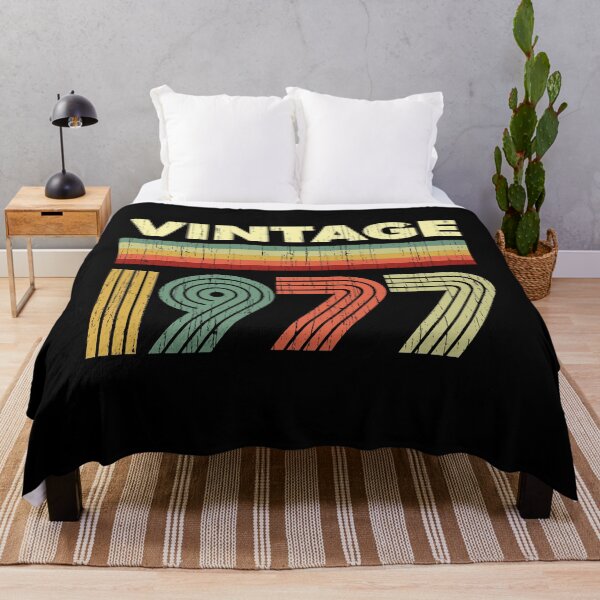 Item preview, 1977 Cumpleaños Vintage Retro 44 años Diseño designed and sold by justjonboy.