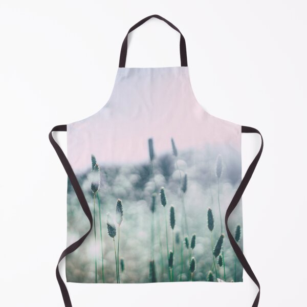 Artikelvorschau, Beruhigendes hohes Gras auf einem Feld entworfen und verkauft von Fiona-Lynn Designs.
