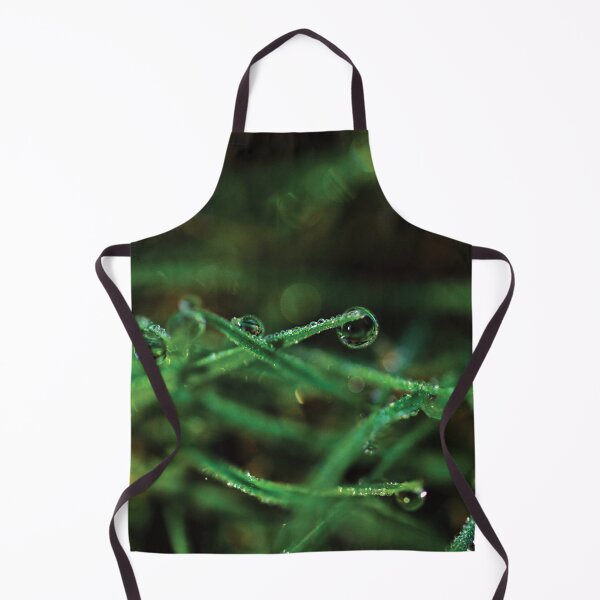 Artikelvorschau, Magische Wassertropfen auf Blättern entworfen und verkauft von Fiona-Lynn Designs.
