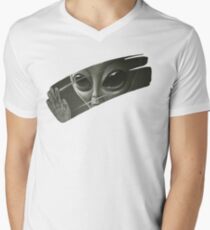 Alien Men's V-Neck T-Shirt