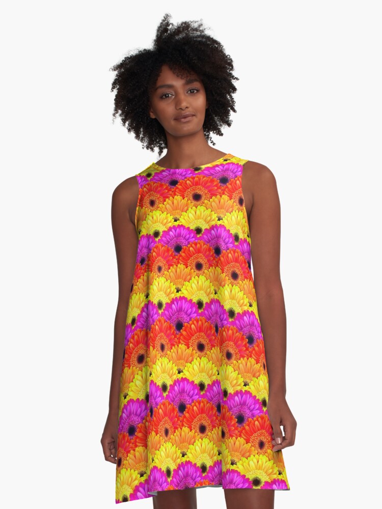 Vestido acampanado «Flores de Gerbera en morado, rojo, amarillo y naranja»  de iKiska | Redbubble