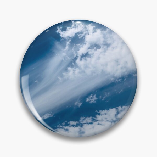 Artikelvorschau, Blauer Himmel weiße Wolken Jetstream über Lake Beach entworfen und verkauft von HppyStrngHelthy.