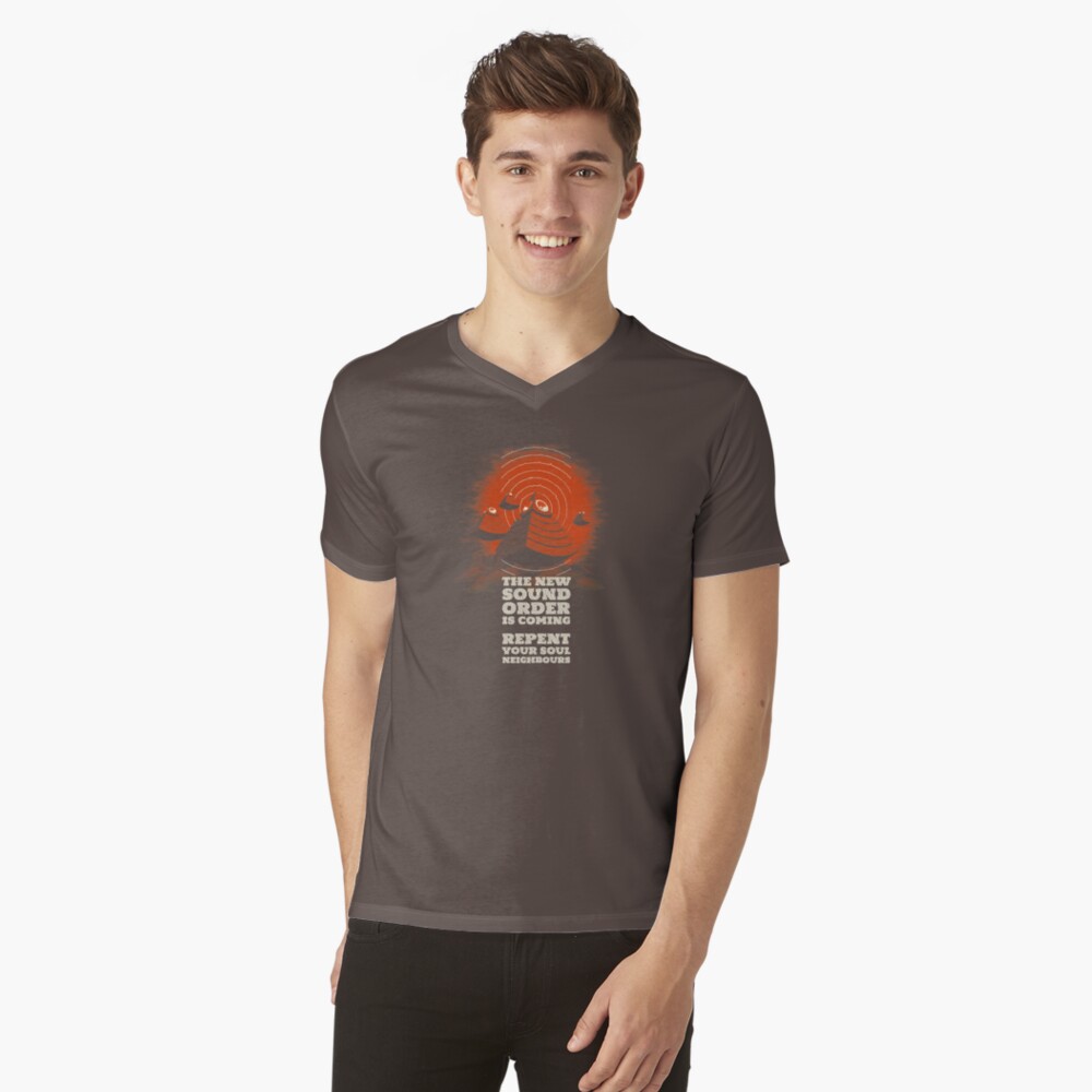 Aperçu de l'œuvre T-shirt col V créée et vendue par MC-aka-Panurge.