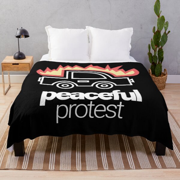 Artikelvorschau, friedlicher Protest Zwinkern Zwinkern im Witz politische Nachrichten Design weißer Druck mit Feuer entworfen und verkauft von tiredofwinning.