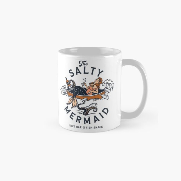 Artikel-Vorschau von „The Salty Mermaid Dive Bar & Fish Shack“ Cooles Retro-Meerjungfrau-Reisedesign, designt und verkauft von The Whiskey Ginger Design Shop.