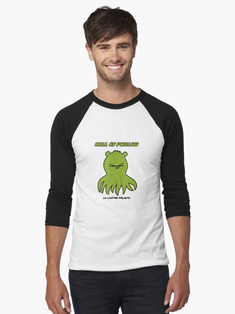Aperçu 1 sur 3. T-shirt baseball manches ¾ avec l'œuvre Kall of Pwalou Cthulhu Loutre Roliste jdr jeu de rôle créée et vendue par LaLoutreRoliste.