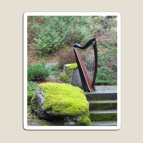 Harp and Moss Magnet