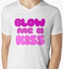 BLOW me a kiss T-Shirt mit V-Ausschnitt für Männer