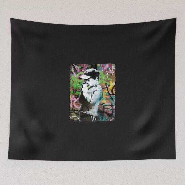 Artikelvorschau, Banksy Gebet Unisex T-Shirt entworfen und verkauft von UnoLindqvist.