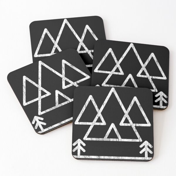 Aperçu de l'œuvre Montagnes simples avec des arbres créée et vendue par AceKarDesigns.