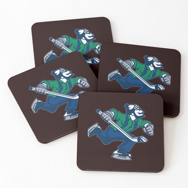 Aperçu de l'œuvre Hockey sur glace go canucks Essential TShirt2852 créée et vendue par NikolasOrtiz.