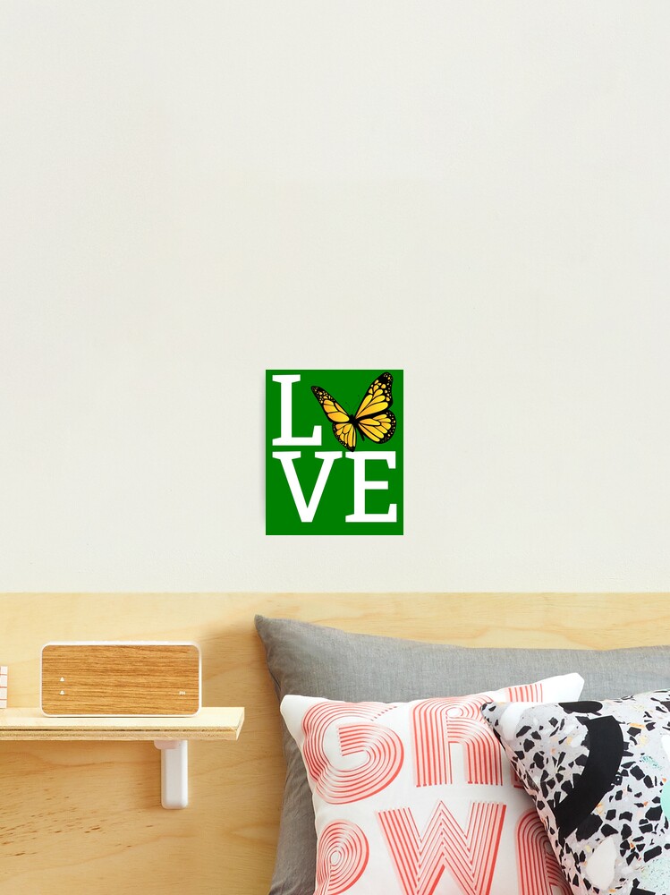 Aperçu 2 sur 3. Impression photo avec l'œuvre Love Butterfly Insect Nature Lover Gift Monarch Butterfly Gear créée et vendue par DynamicDesign.