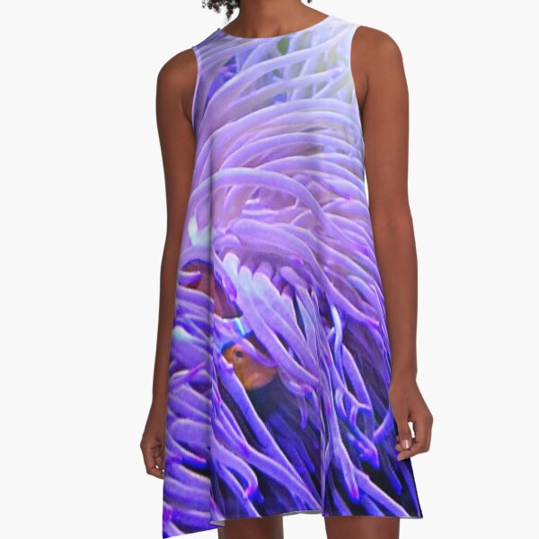 Artikel-Vorschau von Clownfische und Anemone, Great Barrier Reef, designt und verkauft von Hilary11.