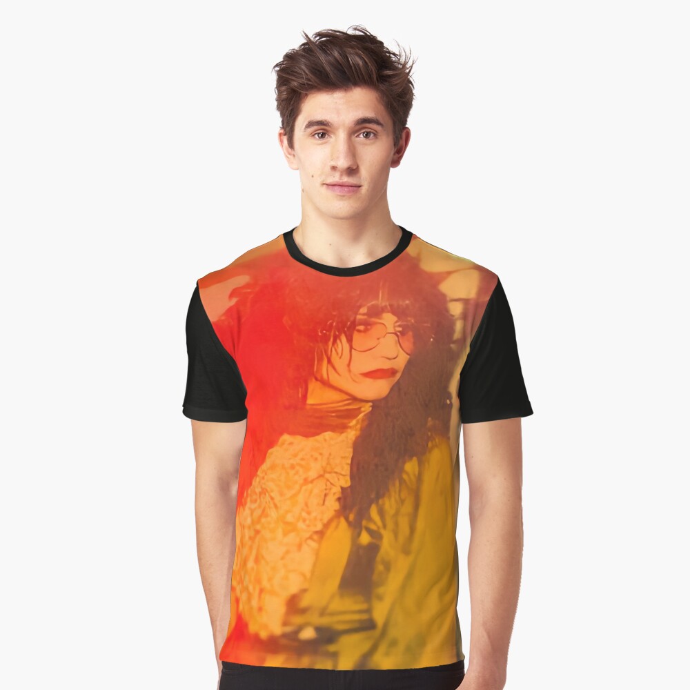Aperçu de l'œuvre T-shirt graphique créée et vendue par RoyalNadja.