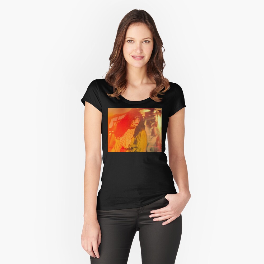 Aperçu de l'œuvre T-shirt échancré créée et vendue par RoyalNadja.