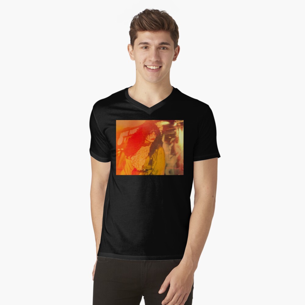 Aperçu de l'œuvre T-shirt col V créée et vendue par RoyalNadja.