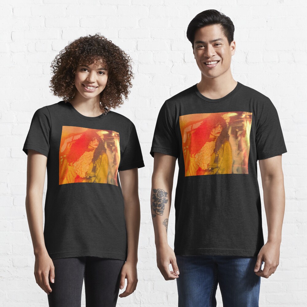 Aperçu de l'œuvre T-shirt essentiel créée et vendue par RoyalNadja.