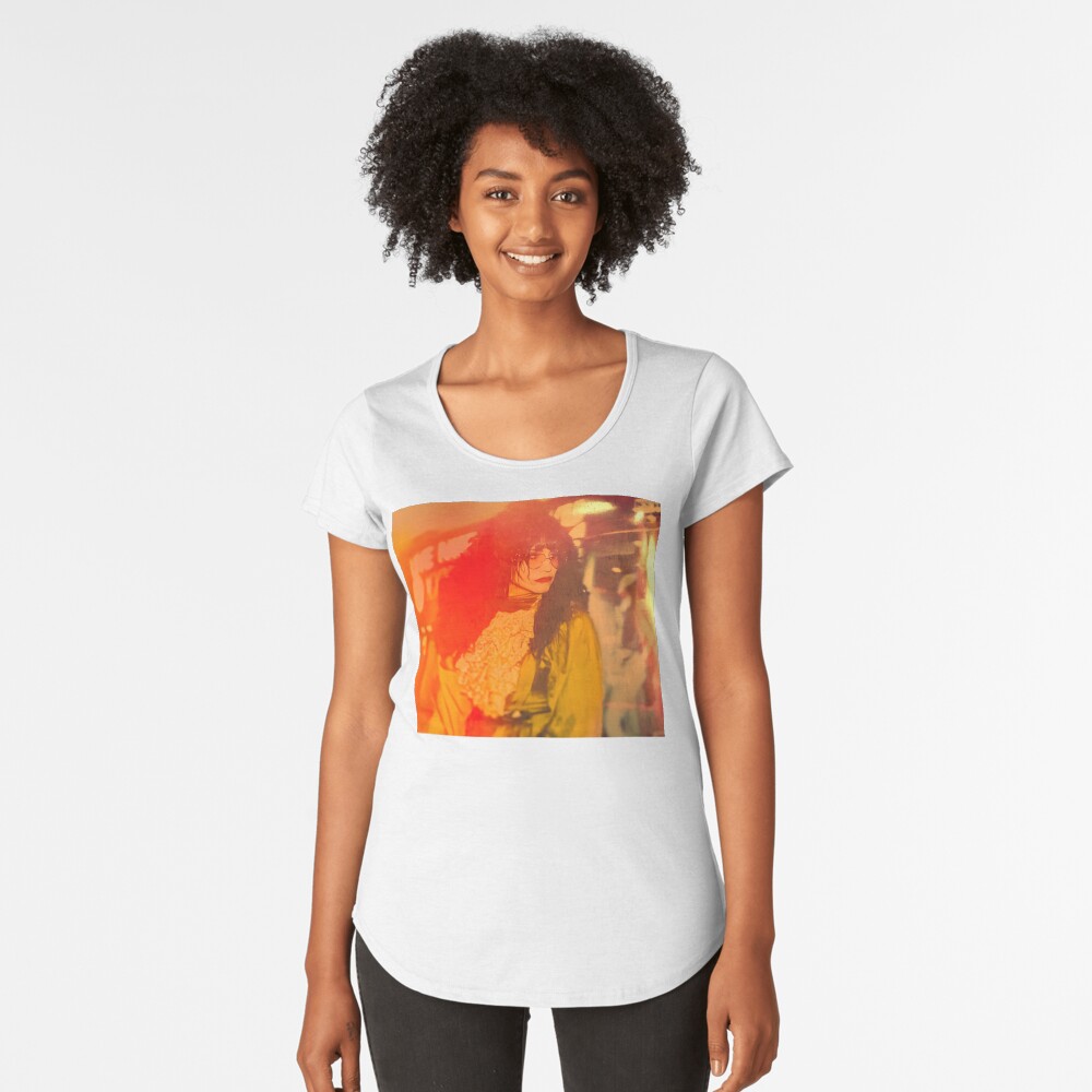 Aperçu de l'œuvre T-shirt premium échancré créée et vendue par RoyalNadja.