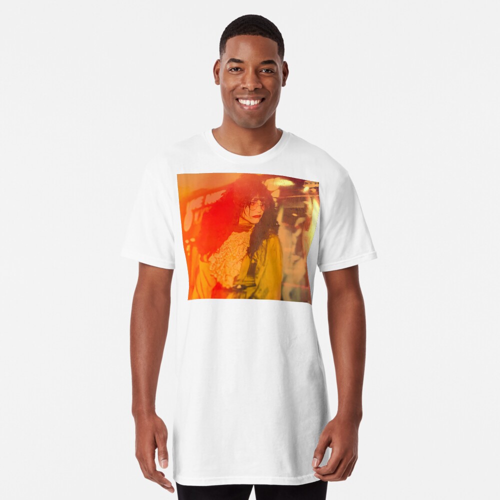 Aperçu de l'œuvre T-shirt long créée et vendue par RoyalNadja.