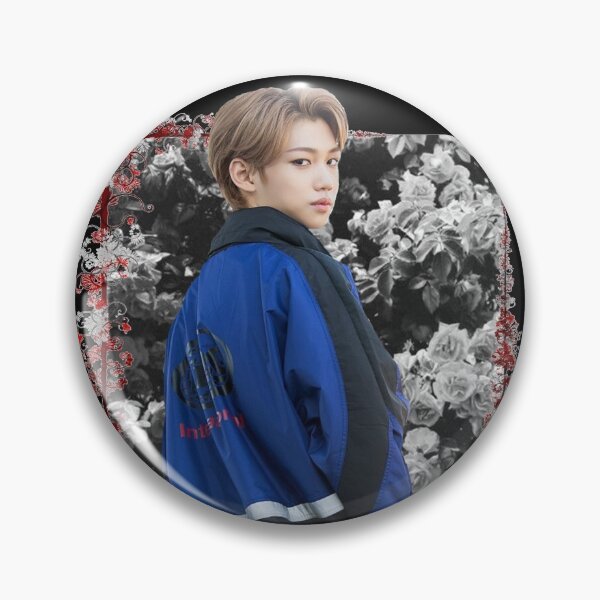 Artikelvorschau, Lee Felix Stray Kids Felix Korean Kpop Blumenmuster entworfen und verkauft von Piosenka Art.