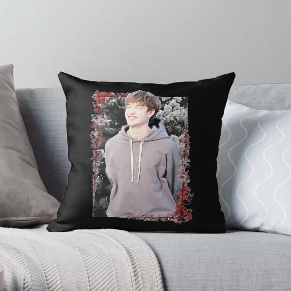 https://ih1.redbubble.net/image.2515372891.9363/throwpillow,small,600x-bg,f8f8f8-c,0,120,600,600.jpg