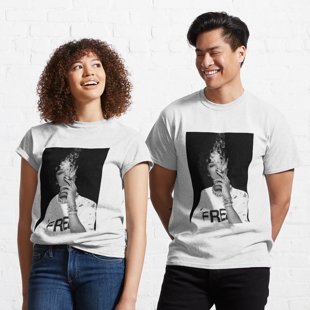 Discover Rihannas Rauch Classic T-Shirt