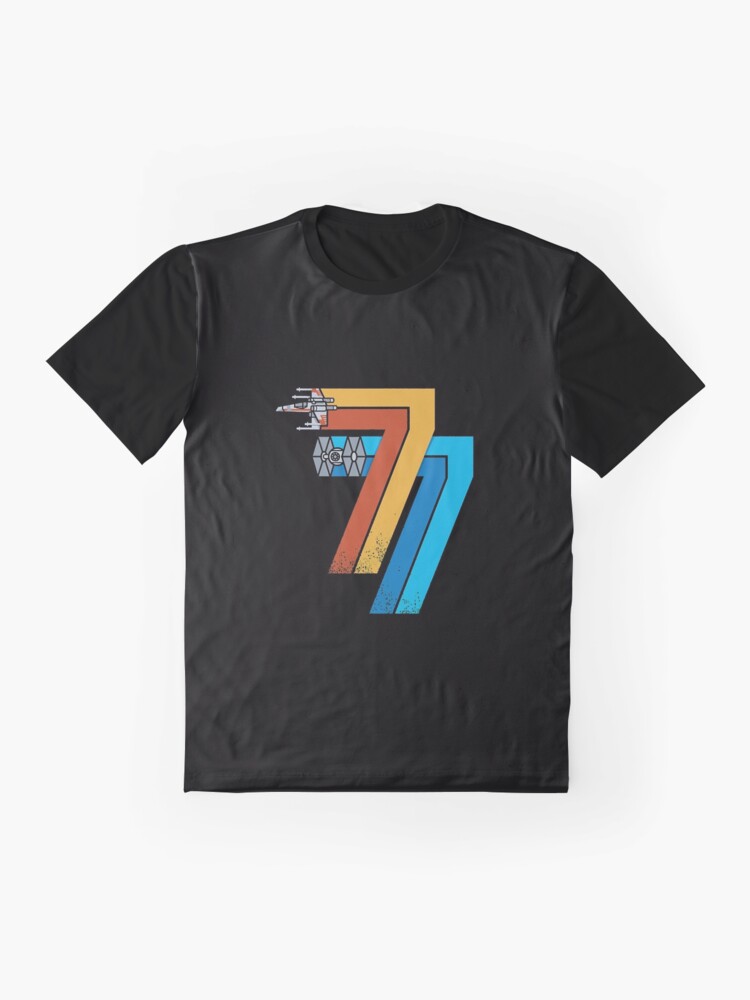 Imagen 4 de 5, Camiseta gráfica con la obra 25 de mayo de 1977, diseñada y vendida por Sucely1996.