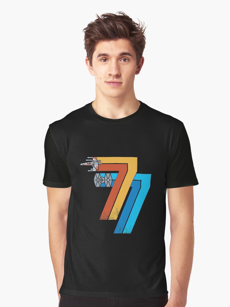 Imagen 1 de 5, Camiseta gráfica con la obra 25 de mayo de 1977, diseñada y vendida por Sucely1996.