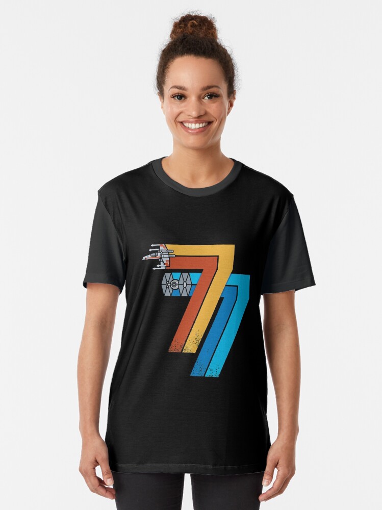 Imagen 2 de 5, Camiseta gráfica con la obra 25 de mayo de 1977, diseñada y vendida por Sucely1996.