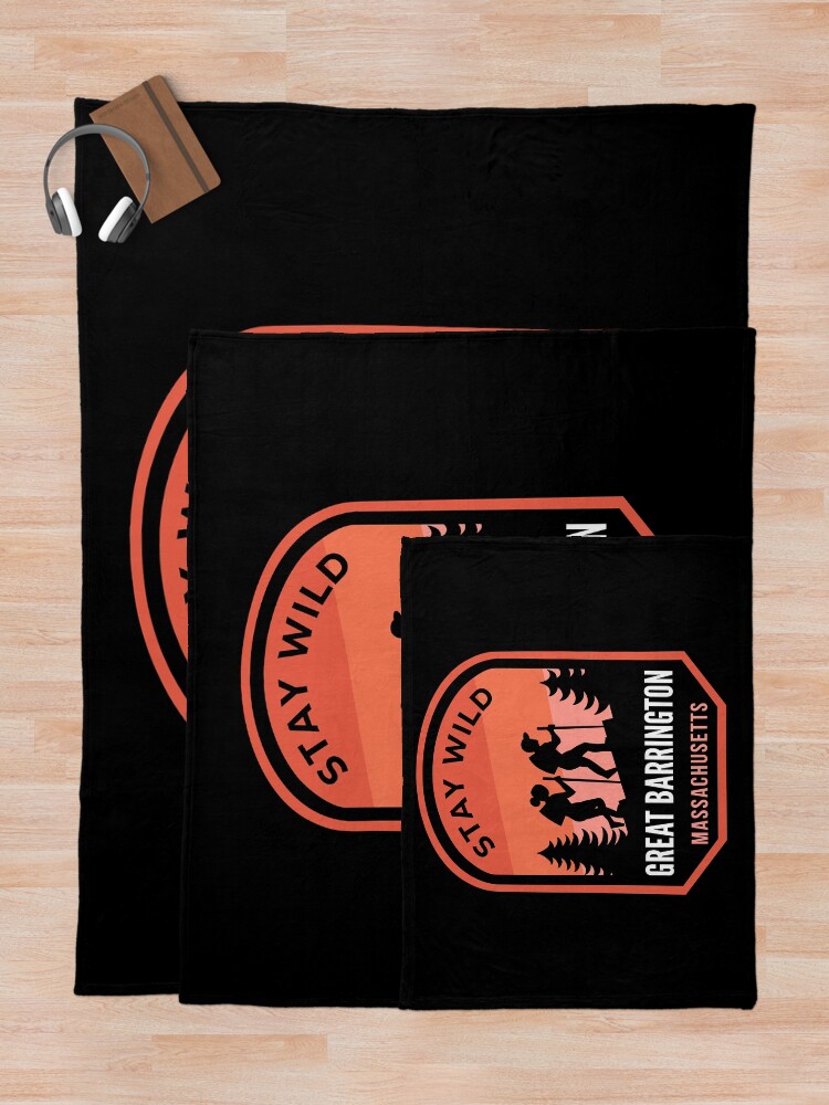 Imagen 5 de 6, Manta con la obra Great Barrington Massachusetts Hiking in Nature, diseñada y vendida por HalpinDesign.