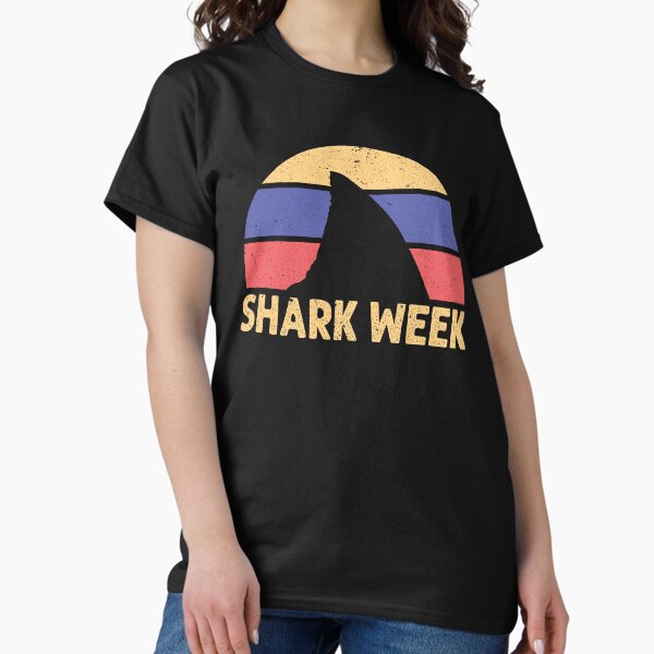 Artikel-Vorschau von Retro Vintage Shark Week Haifischflosse Sunset, designt und verkauft von IslandFella1.
