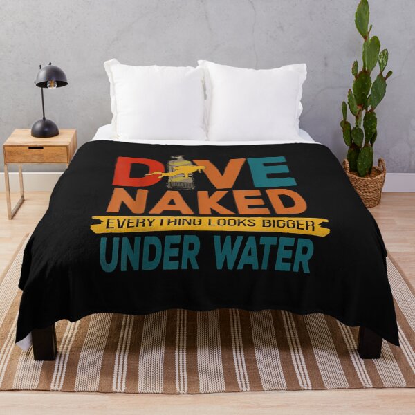 Aperçu de l'œuvre Dive Naked Everything Looks Bigger Under Water, Diving,Scuba créée et vendue par Liefke12441.