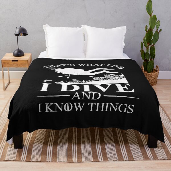 Artikelvorschau, I Dive And I Know Things Scuba Diver Gift Scuba Diving entworfen und verkauft von Liefke12441.