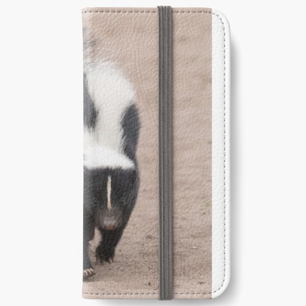 Skunk has right of way iPhone Wallet