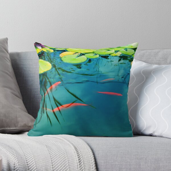 plaisir aquatique Throw Pillow