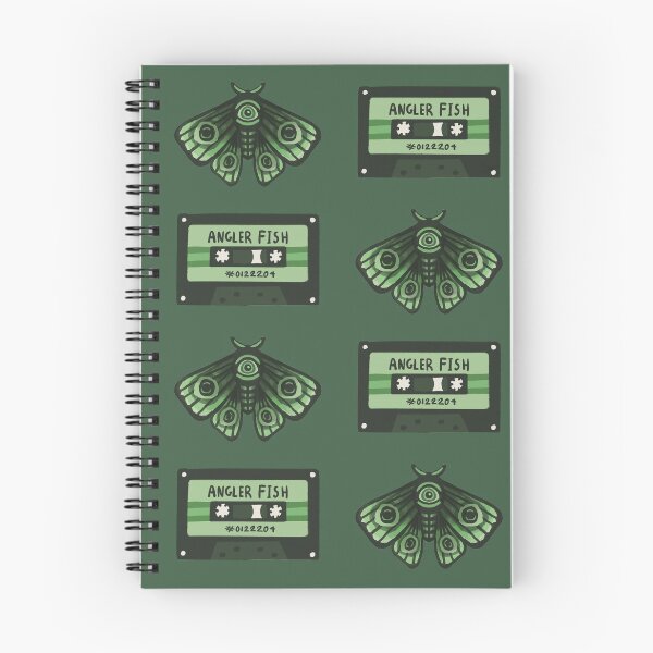 Aperçu de l'œuvre papillon de nuit et cassette créée et vendue par KelSticks.