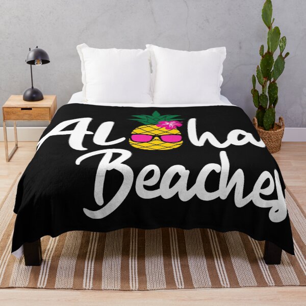 Aperçu de l'œuvre T-shirt avec lunettes de soleil ananas Aloha Beaches créée et vendue par Wicked-Chic.