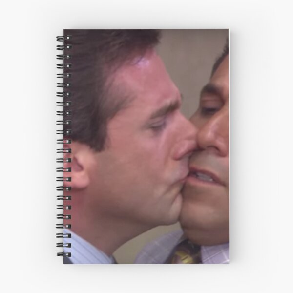 Artikelvorschau, Michael und Oscar küssen entworfen und verkauft von dundermifflin96.