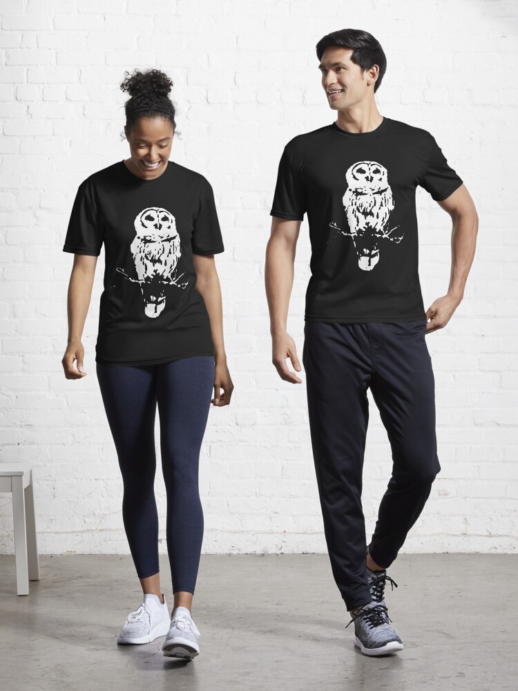 Aperçu 1 sur 7. T-shirt respirant avec l'œuvre OwlGrey vêtements bio bambou oiseau chouette Art chouette Illustration chouette impression femmes mystique chouette science créée et vendue par AdisonKelP.
