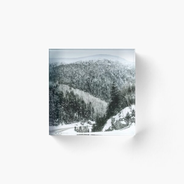 Aperçu de l'œuvre Montagnes Blanches du New Hampshire NH - Paysages d'hiver créée et vendue par Teepocalypse.