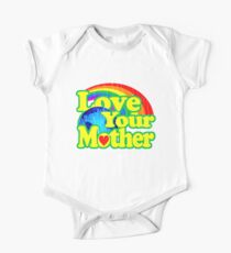 Liebe deine Mutter (Vintage Distressed Design) Kurzärmeliger Einteiler