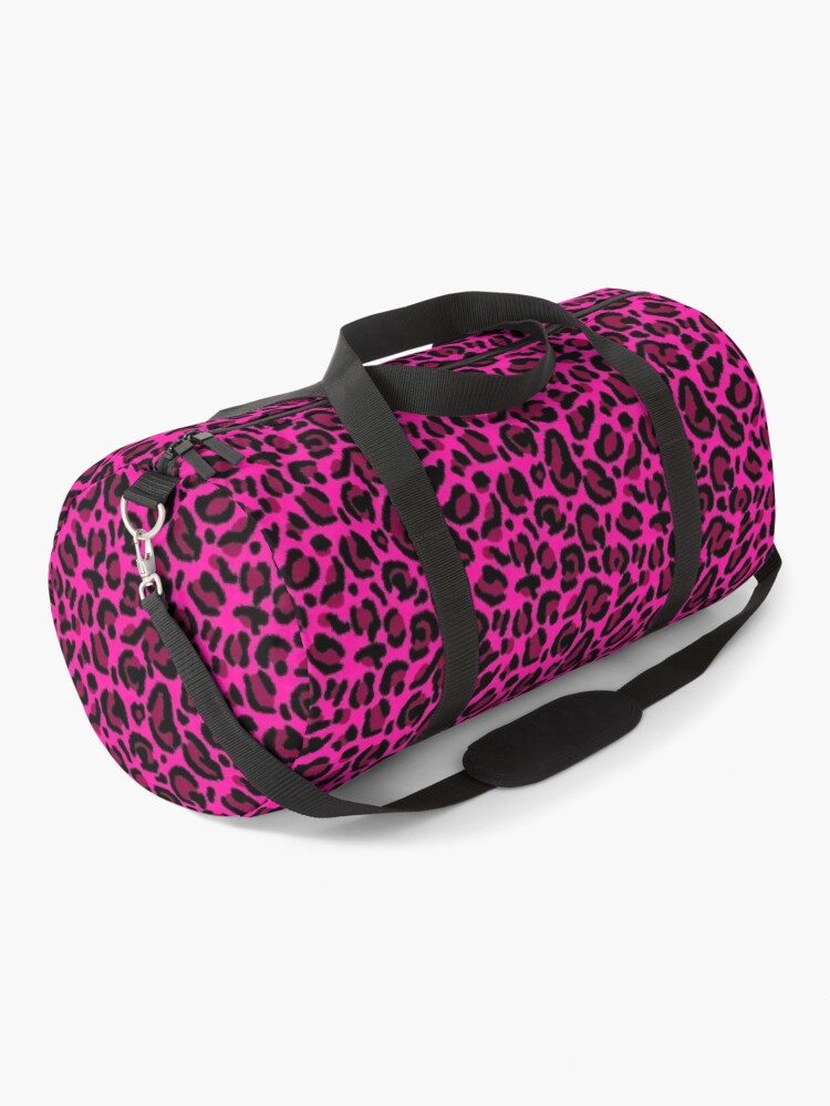 Sporttasche for Sale mit Ästhetischer Leoparden-Druck des Pink-Y2K von  Julie Erin Designs