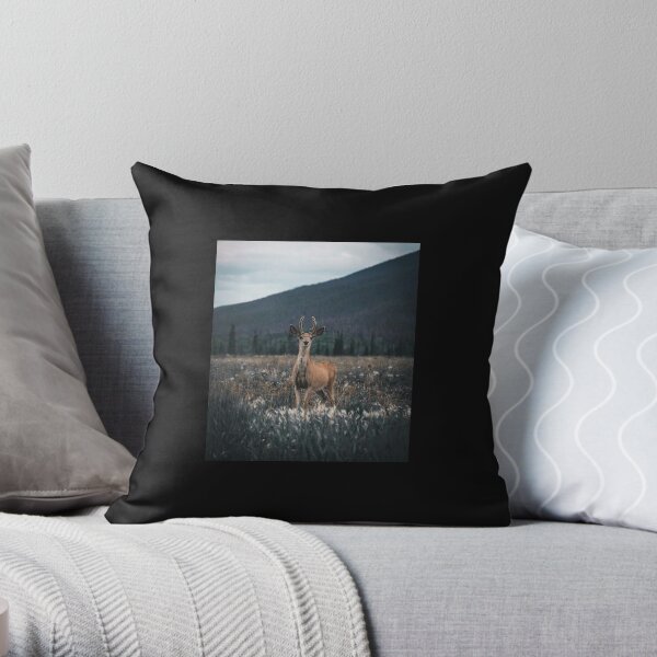 roe Throw Pillow